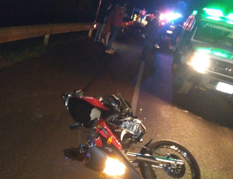 Motociclista fallece tras aparatosa caída