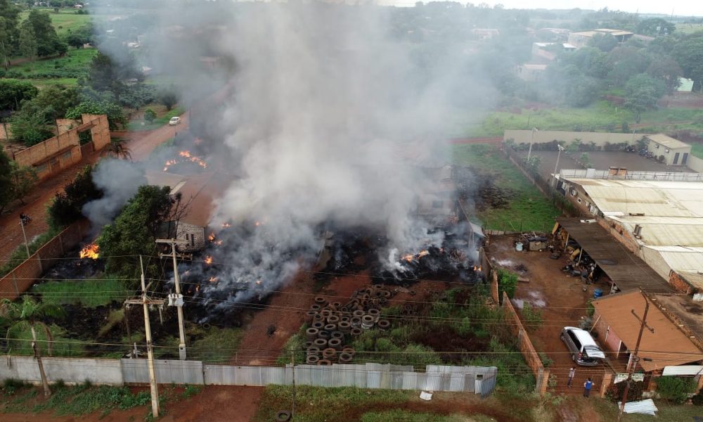 Criminal atentado al medioambiente: cubiertas siguen ardiendo